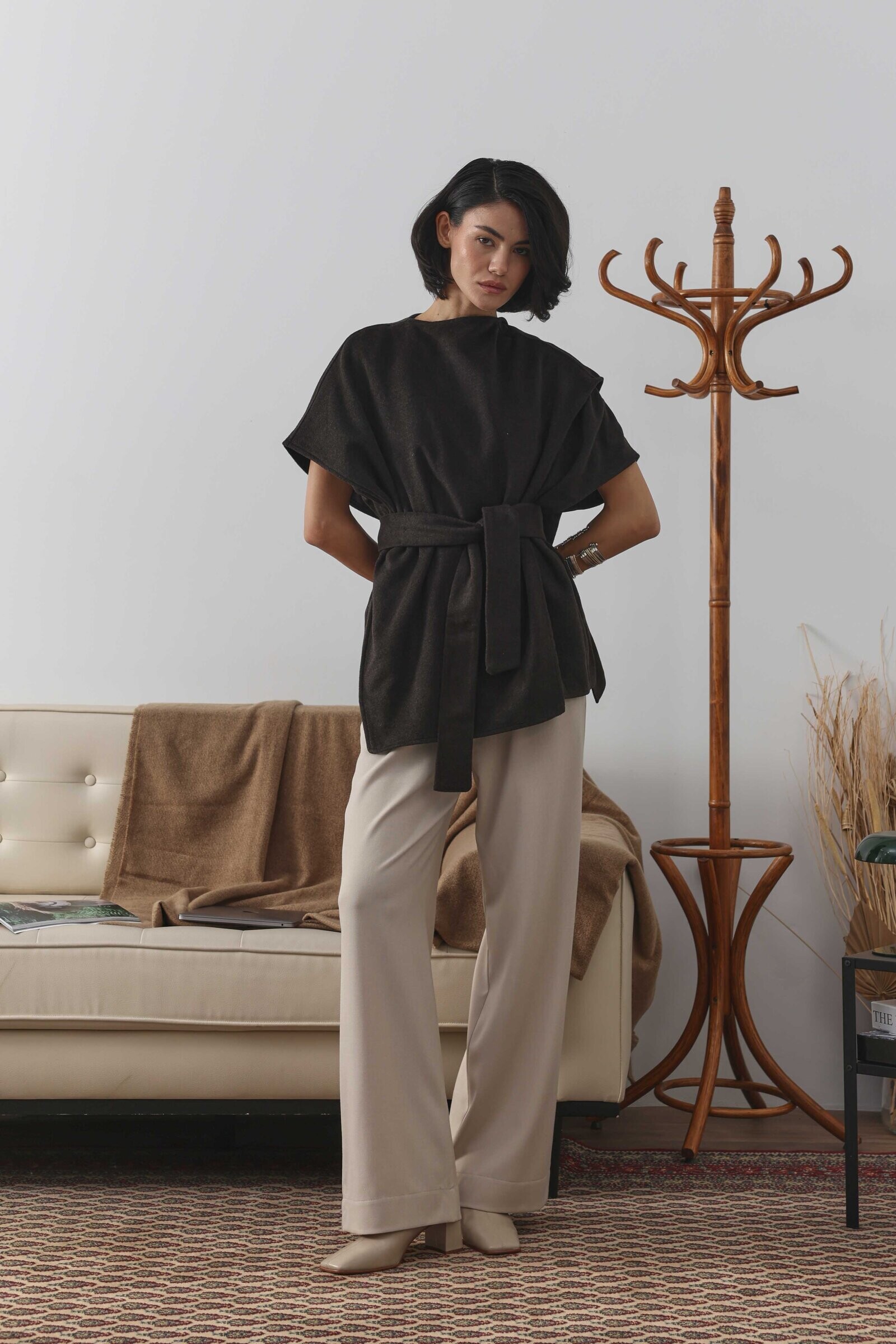 Şal Detaylı Kaşe Süveter ile Soğuk Gün Stilinde Fark Yarat