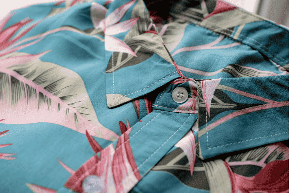 Desenli Gömleklerle Sade Parçaları Eşleştirme Sanatı