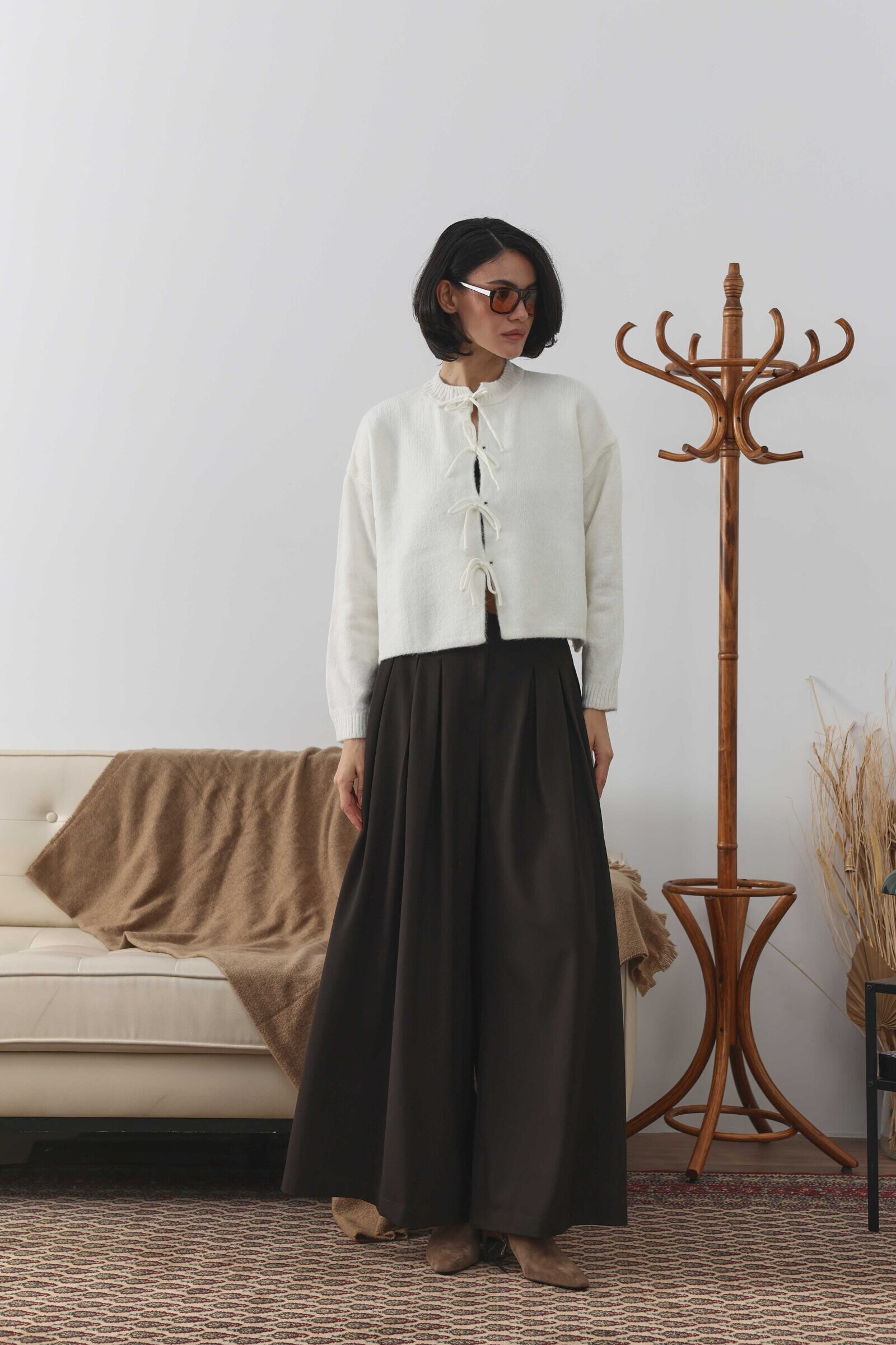 Bağcıklı Kısa Hırka ile Aktif Şıklığın Anahtarı