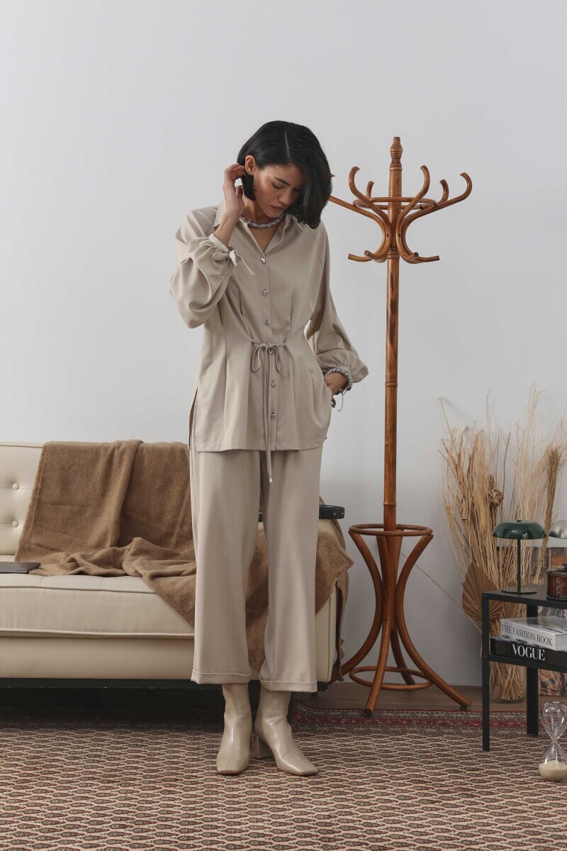 Bağcıklı Pileli Gömlek ile Günlük Kombin Önerileri