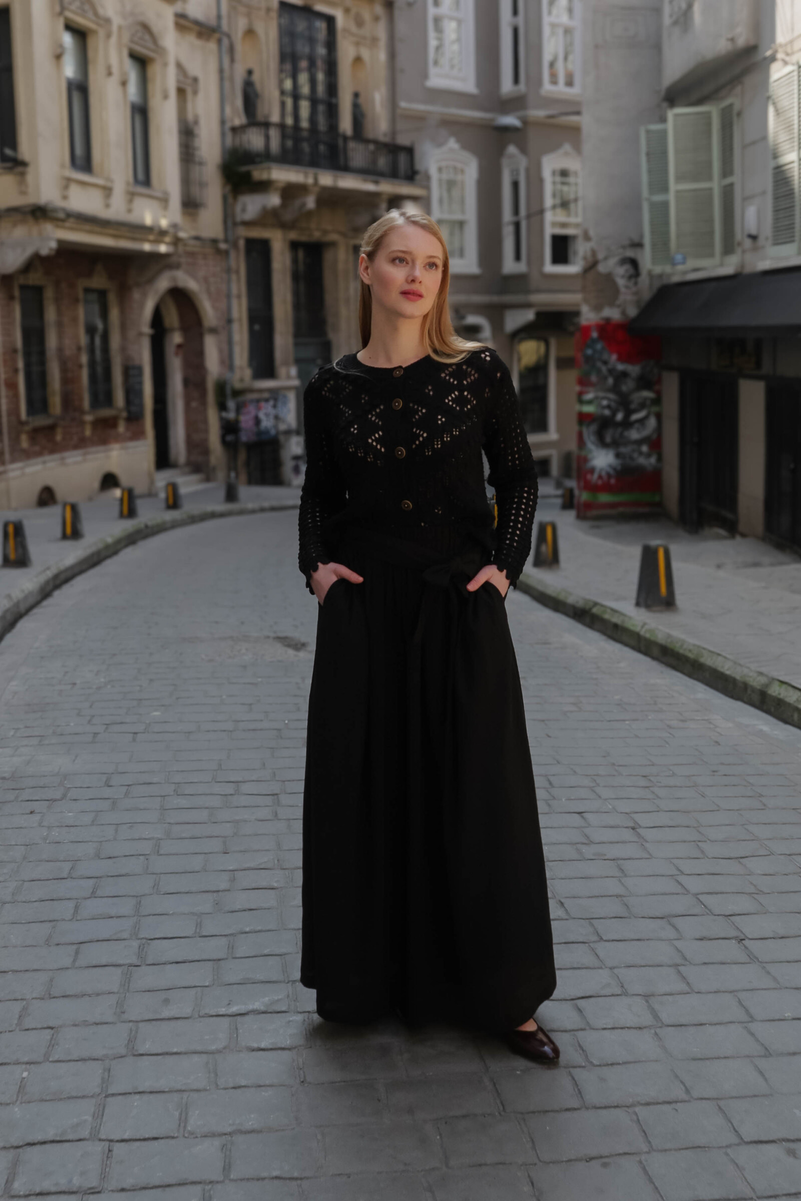 Siyah Ajurlu Kısa Hırka - 4